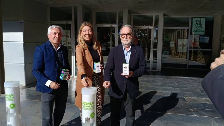 Contenedores de pilas por la investigación oncológica y el reciclaje