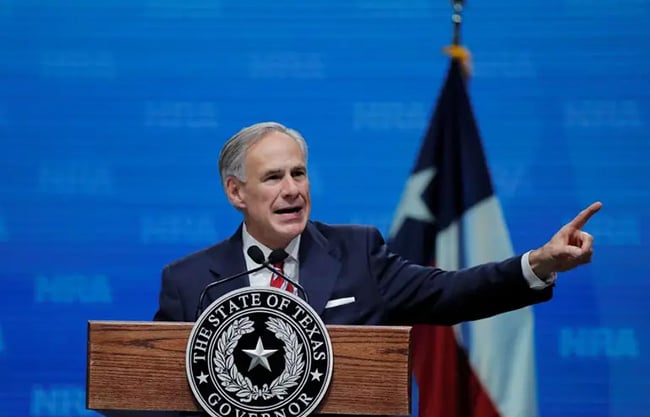Greg Abbott amenaza con un ‘arancel del 100%’ a los neoyorquinos que se muden a Texas