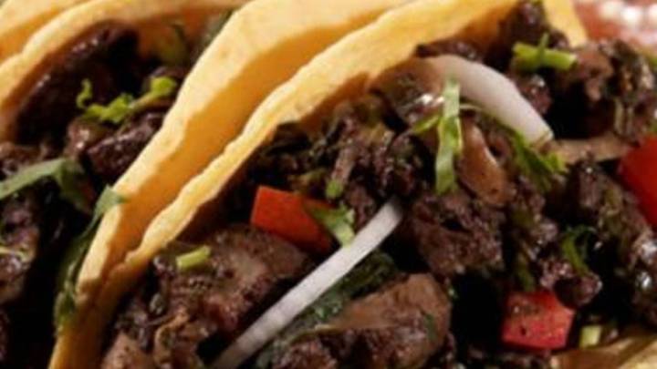 ¿Cómo cocinar unos tacos de moronga caseros con una receta rápida, fácil y sencilla?