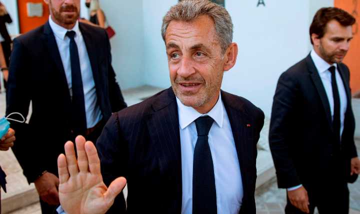Sarkozy sale en libertad condicional tras pasar 20 días en la cárcel