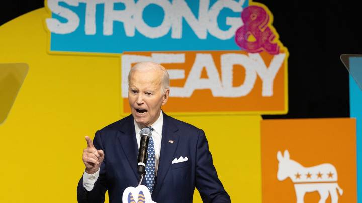 Biden, "enfadado" con la gestión de Trump: "Actúa de una manera que nos avergüenza como nación"