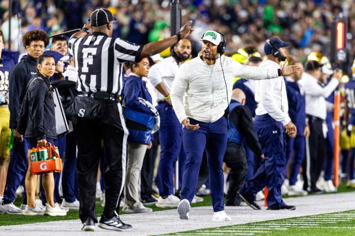 Notre Dame Star Proves Marcus Freeman’s $750K Hire Wrong, Then Publicly Taunts Him in Front of 44K People Notre Dame star accepts the challenge, proving his coaches wrong, as his dad reveals the reaso