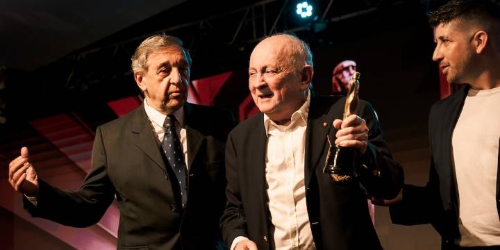 La emoción de Chiche Gelblung al ser ovacionado en el Martín Fierro de Cable 2025