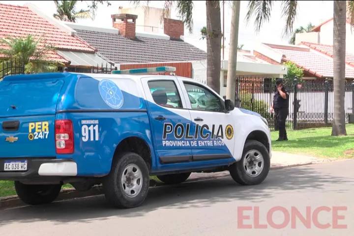 Robaron herramientas de una vivienda y escaparon por los techos