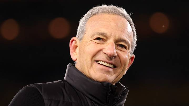 Disney Q4 2025 Earnings Sees Revenue Flat, Issues Bullish EPS Forecast