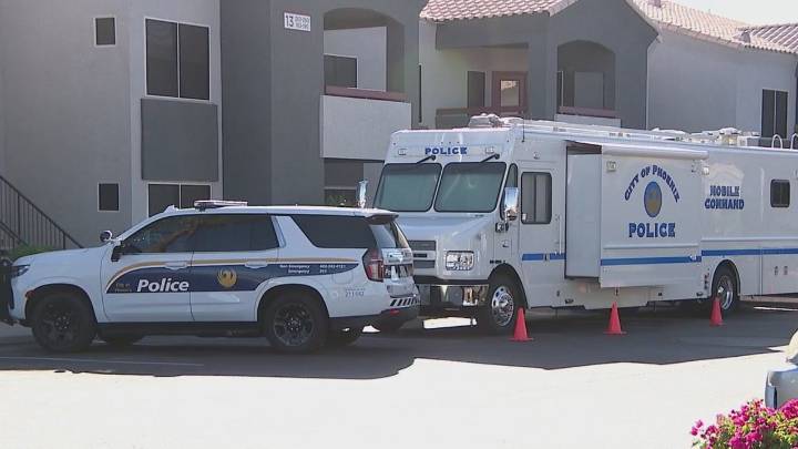 Woman shot to death inside Phoenix apartment, PD says