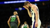 Domantas Sabonis injury: Kings center hurts knee, will be out at least 3