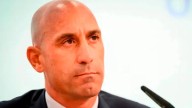 Video | Manifestante le lanzó tres huevos al expresidente de la Federación Española de Fútbol Luis Rubiales