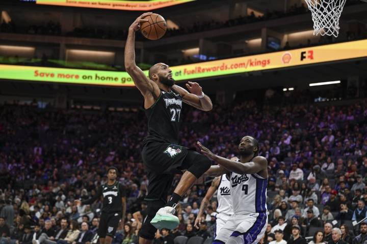 Deadspin | Headed in opposite directions, Kings, Wolves meet in NBA Cup