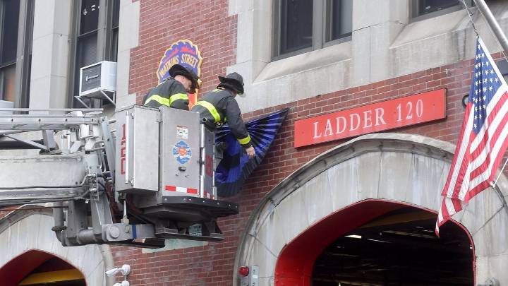 FDNY firefighter dies battling blaze in Brooklyn