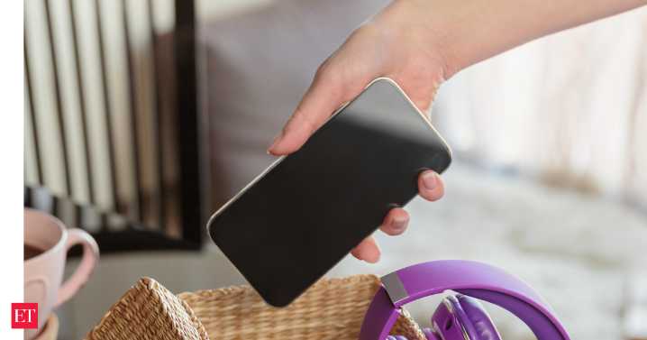 Indkal forays into smartphone biz under Wobble brand with Rs 225 cr initial investment