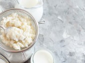 Kéfir, el “oro blanco” milenario que ayuda a equilibrar tu flora intestinal