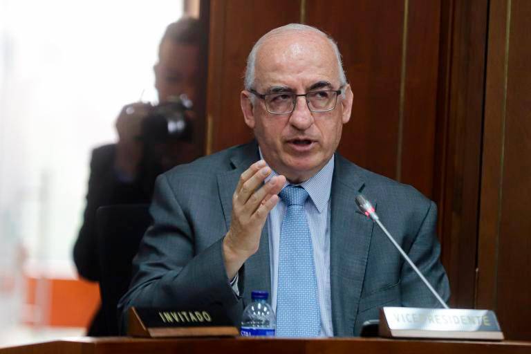 Gerente del Banrep asegura que aumento ‘desbordado’ del salario mínimo “se ha vuelto costumbre y hace más difícil bajar la inflación”