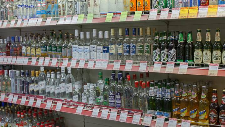 Winkler Supermarket Starts Selling Liquor to Convince Mennonites to Cover Their Faces