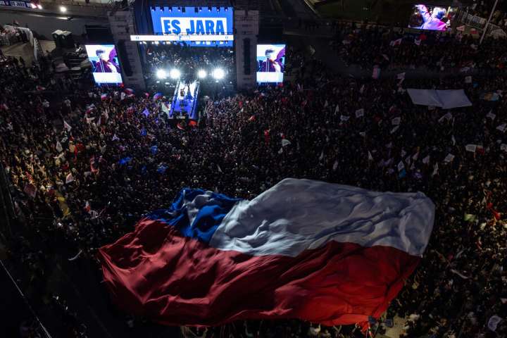 Bancada UDI exige a Jara disculparse con Carabineros tras cánticos en su contra durante cierre de campaña