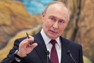 Putin sees US peace plan as starting point as he warns Ukraine to withdraw