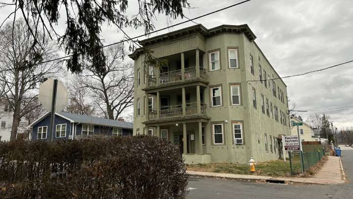 Person in custody following fatal fire in Manchester, Conn.