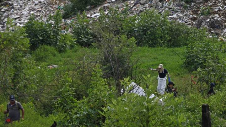 Hombre confiesa en vivo a buscadoras que enterró a 5 personas en Tlaquepaque