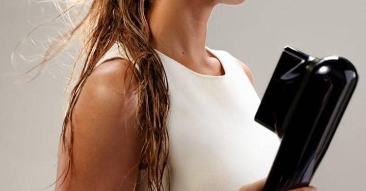 La plancha secador que seca, alisa y peina que arrasa en ventas en Cecotec está rebajadísima