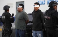 Arrestan a dos hombres tras localizar automóvil usado en homicidios
