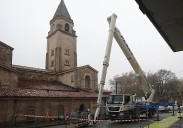 La torre de la iglesia de San Pedro, en Gijón, se somete a examen para su rehabilitación