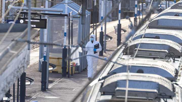 Acusan de intento de asesinato al sospechoso del ataque en un tren en Inglaterra