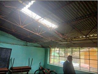 VIENTOS Y LLUVIAS DESTROZAN TECHOS EN COLEGIOS DE RECUAY