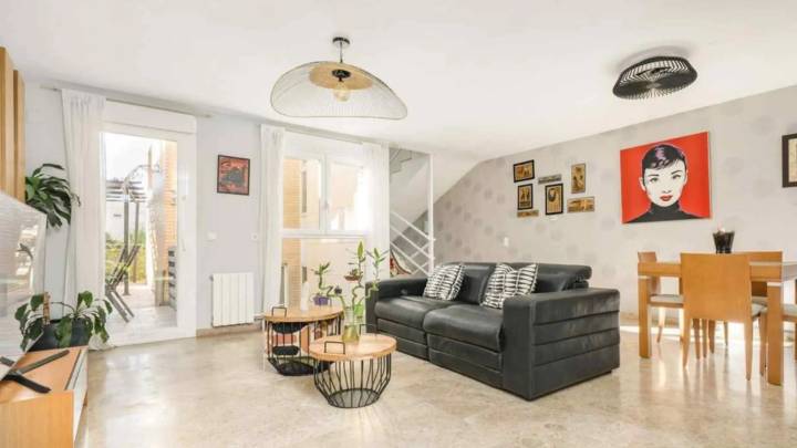 Chalet de lujo a la venta: piscina privada, amplio jardín y en un barrio muy tranquilo