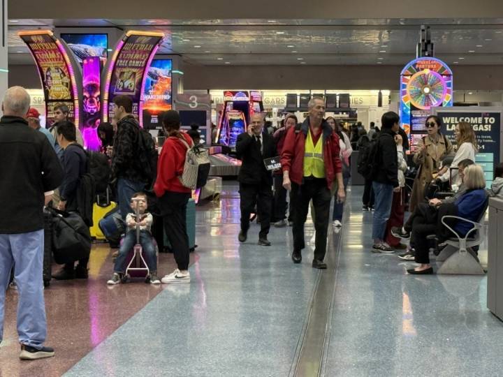 Reid Airport sees crowds amid record-breaking Thanksgiving travel