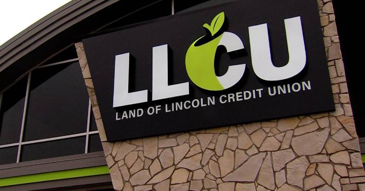 How to keep your money, personal info safe this holiday season