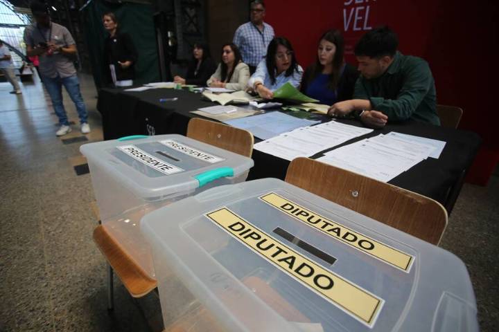 Vocales de mesa que no se presenten arriesgan multa de hasta $554.120