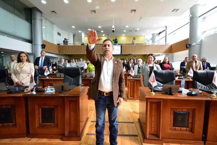 Rinde protesta el diputado Jaime Torres Amaya