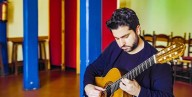 Rafael Aguirre Miñarro   triunfa en el mundo con su guitarra peregrina