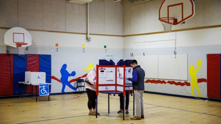 CNN exit polls find voters in key races dissatisfied with Trump, concerned with economy