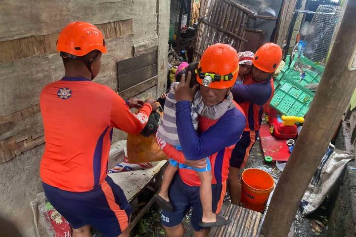 Typhoon Fung-wong leaves 2 dead and 1.4 million displaced