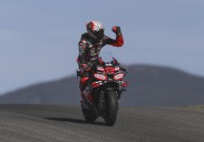 Marco Bezzecchi le gana el duelo a Pedro Acosta por la pole