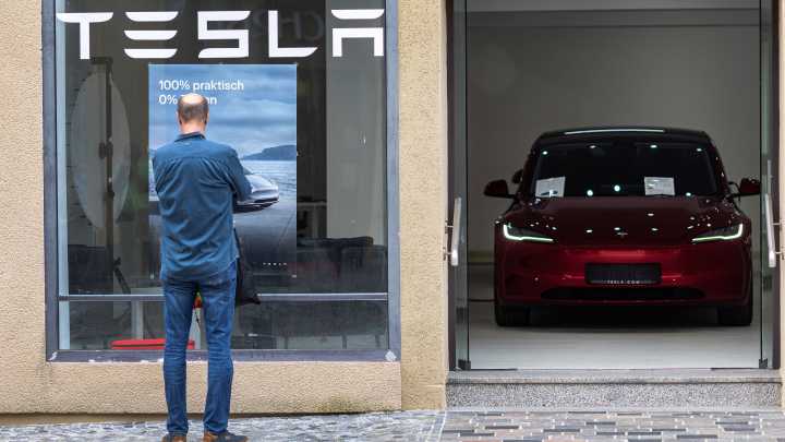 Tesla sued over another fatal crash in growing scrutiny of doors