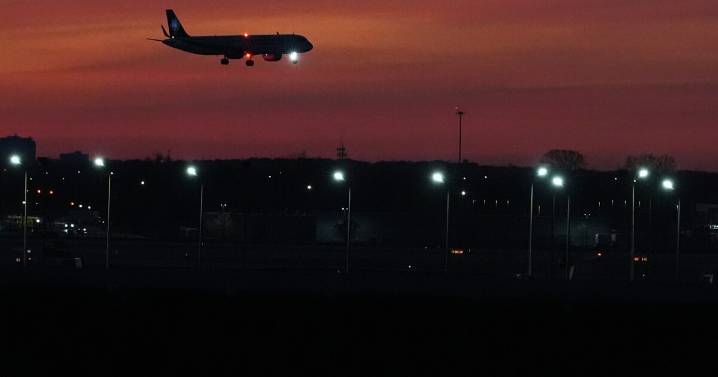 FAA lifts order slashing flights, allowing airlines to resume schedules