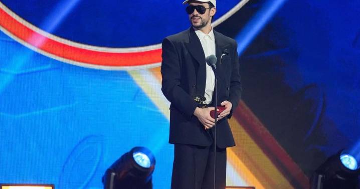 Bad Bunny gana el Latin Grammy al álbum del año por “DeBÍ TiRAR MáS FOToS”