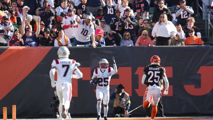 Patriots lead Bengals 17-13 at halftime