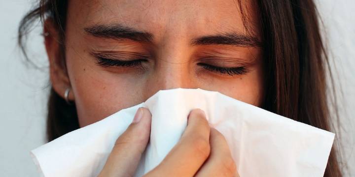 Por qué algunas personas sufren goteo nasal constante: cuándo preocuparse, según expertos