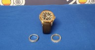 Recuperan un reloj y dos anillos de 150 mil euros olvidados por un jugador de fútbol