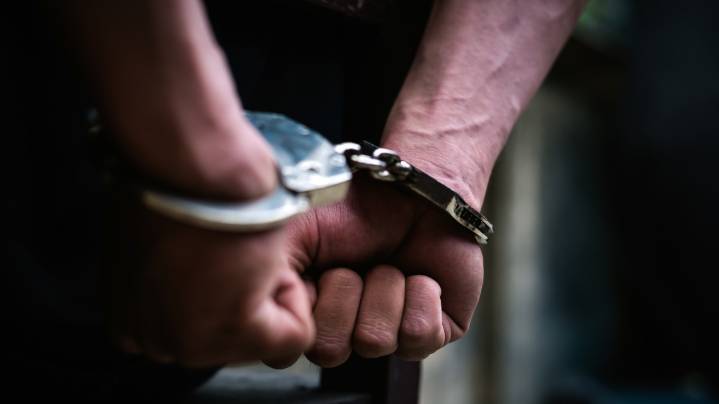 Alevosía, premeditación y flagrancia: imputado queda en prisión preventiva por homicidio en Curicó