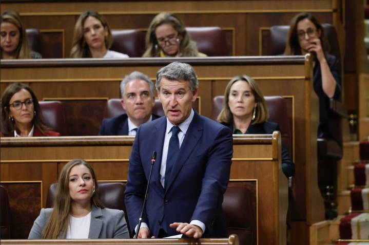 Feijóo pide una lealtad de la que él no hace gala