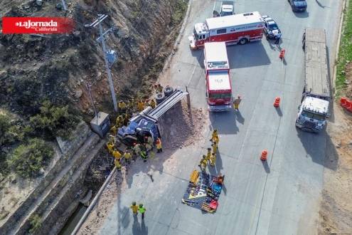 Conductor de un dompe muere aplastado en el bulevar 2000 de Tijuana
