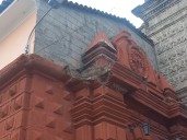 Una mujer murió luego de que le cayera encima parte de la fachada de una iglesia en Perú