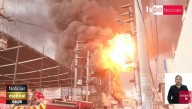 Lurigancho-Chosica: incendio de gran magnitud en almacén de reciclaje moviliza a más 30 bomberos