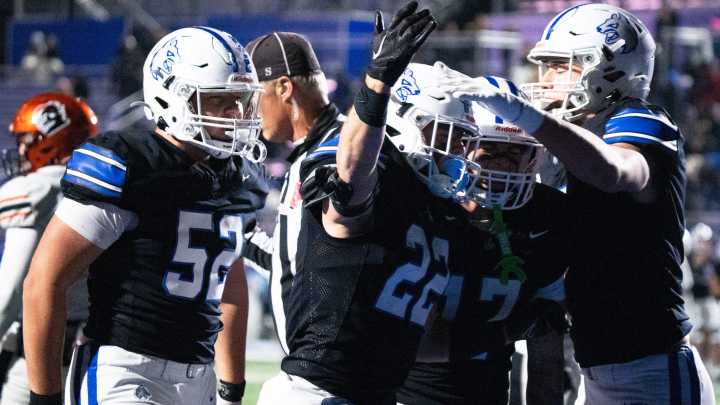 Iowa high school football scores for state playoff quarterfinals