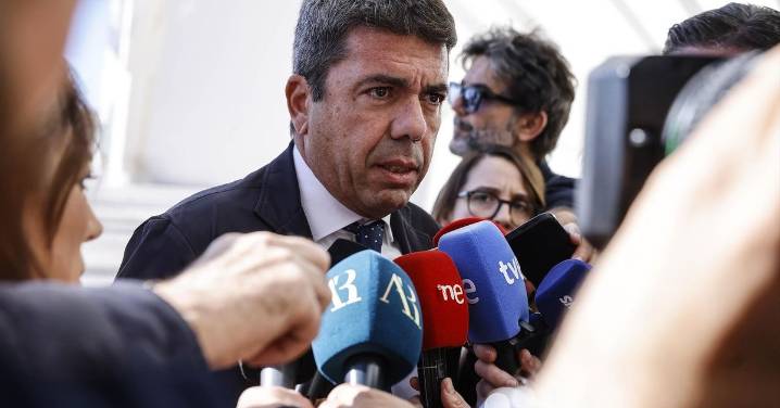 Mazón anuncia su comparecencia tras hablar con Feijóo sobre su futuro político