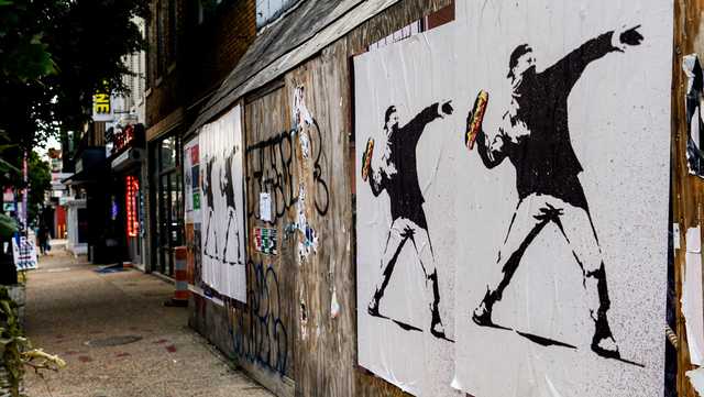 Trial starts for assault case against DC man who threw sandwich at federal agent